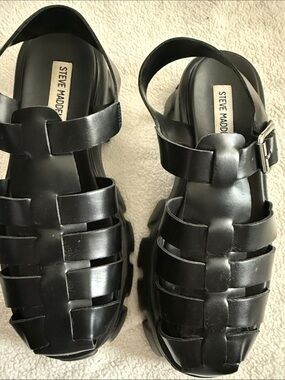 Steve Madden Black Leather Strappy Lug Sandals